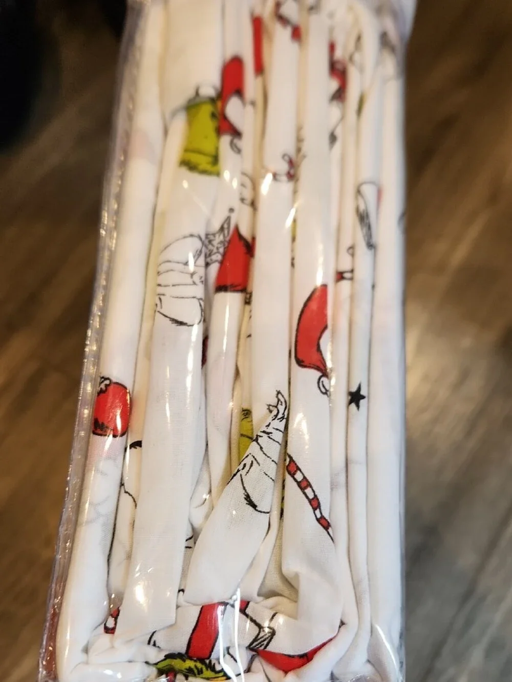 NWT The Grinch Dr. Seuss Queen Sheet Set - White and Green Holiday Print